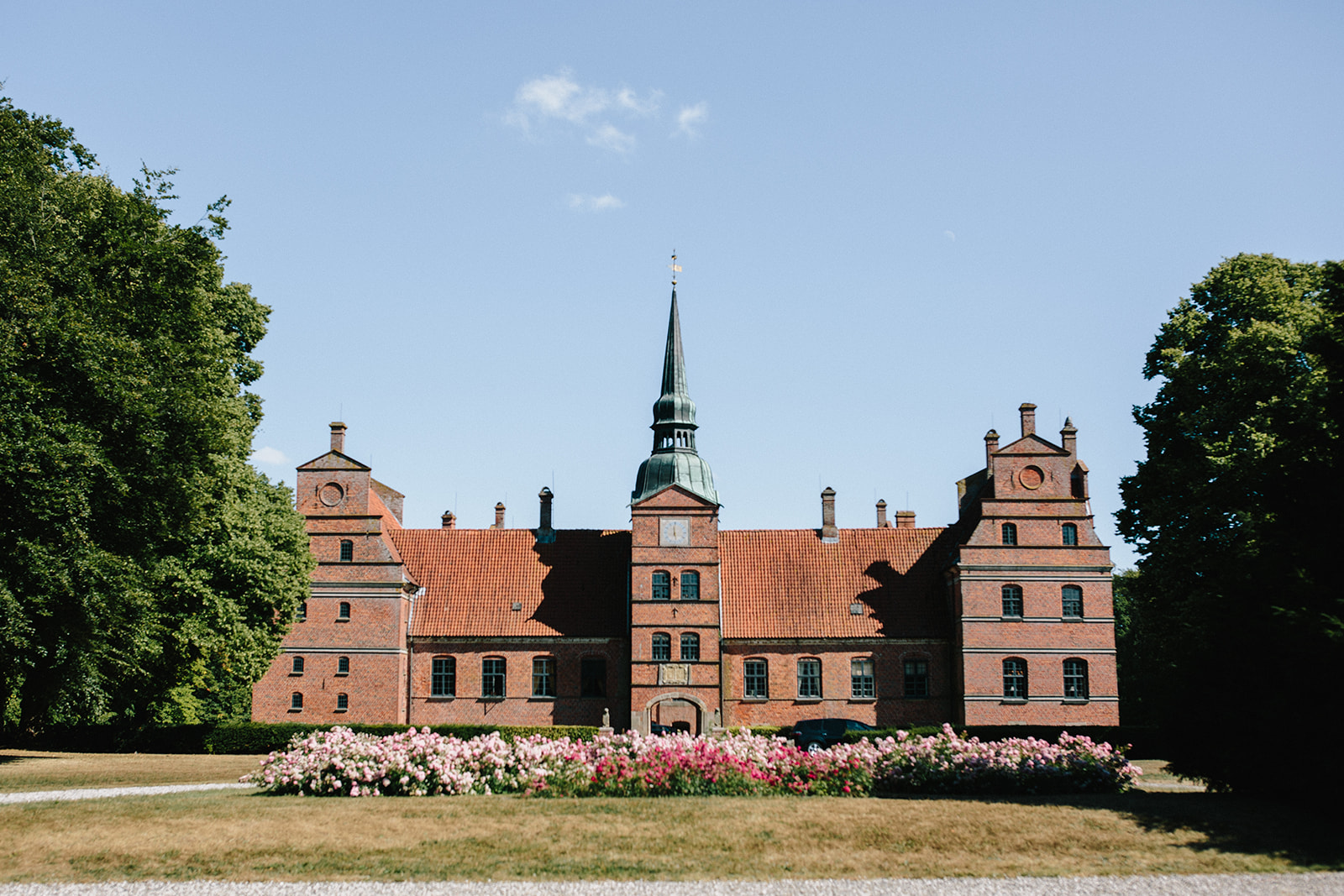 brudehår bytinajakobsen, rosenholm og Say oui brydekjoler og camilla-kirk-photography